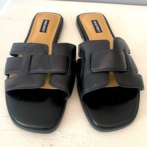 Nine West Size 8 Black open toe flat sandals. Never worn.